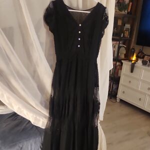 Chic Black Maxi Dress with Lace Sleeves